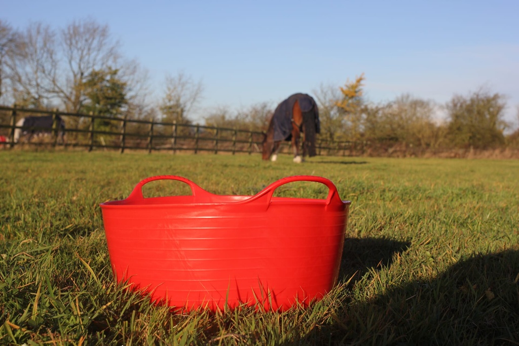 [SP15R] Red  Gorilla - Gorilla Tubs & Recycled Black Tubs - Small Shallow 15L -Red Image 