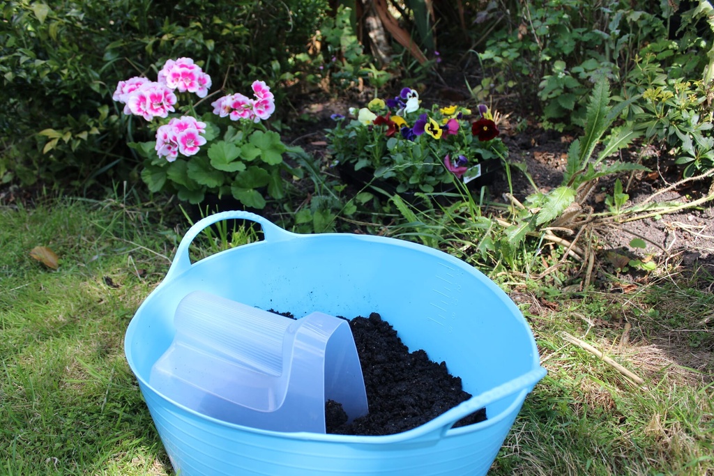 [SP15SK.BL] Red  Gorilla - Gorilla Tubs & Recycled Black Tubs - Small Shallow 15L- Sky Blue Image 